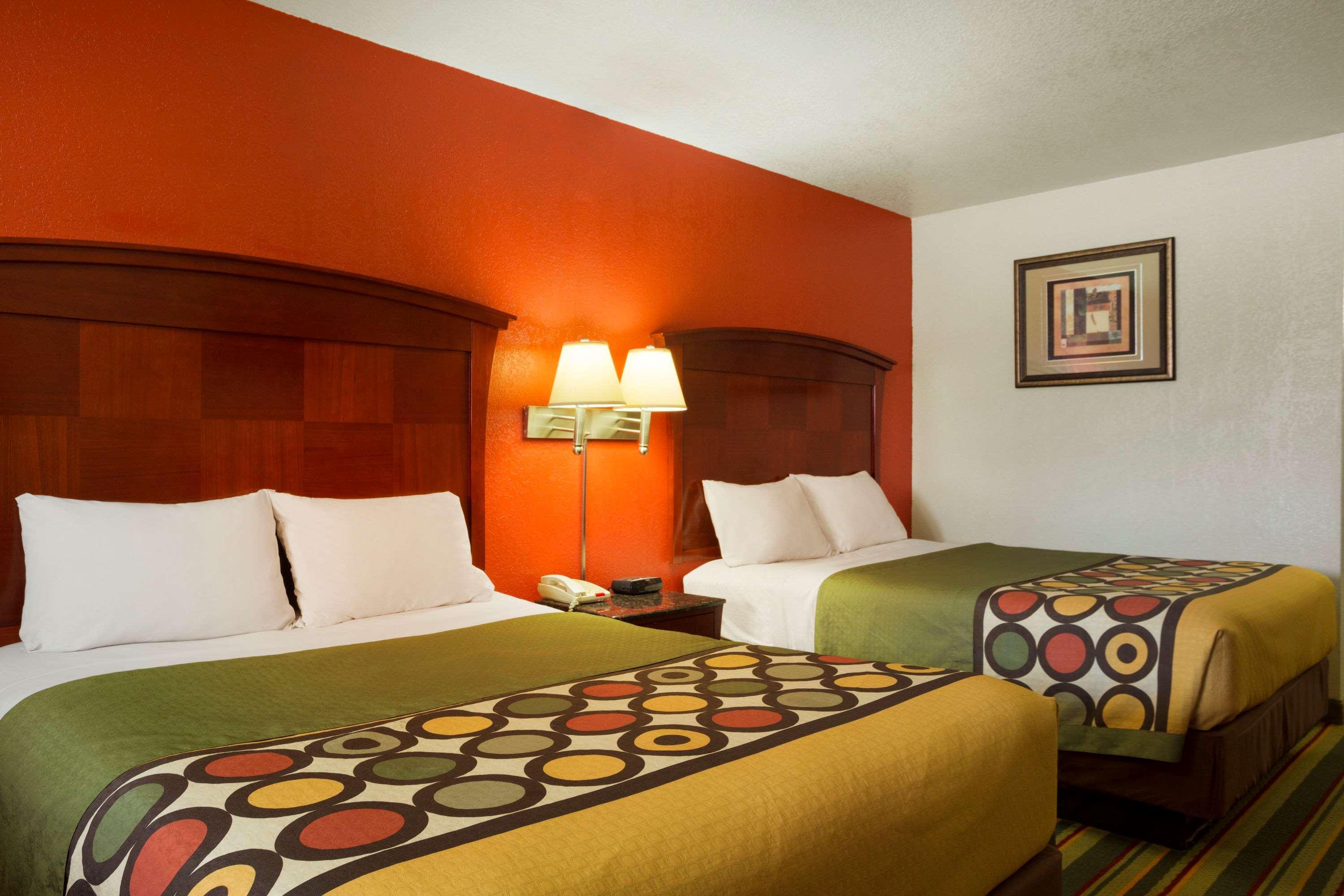 Super 8 By Wyndham Pleasanton Motel Exterior photo
